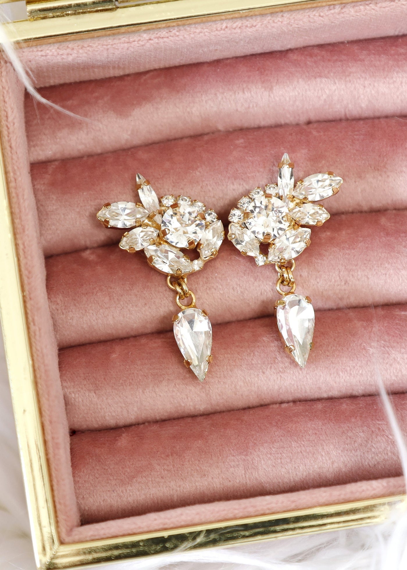 Crystal Chandelier Earrings, Bridal Climber Chandelier Earrings, Bridal White Clear Drop Chandelier Earrings, Modern Bridal Jewelry